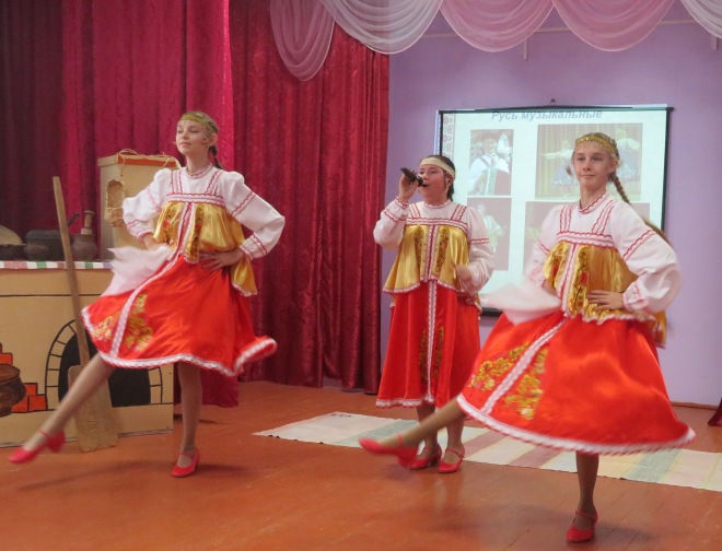 Пляски и песни украсят любой праздник.